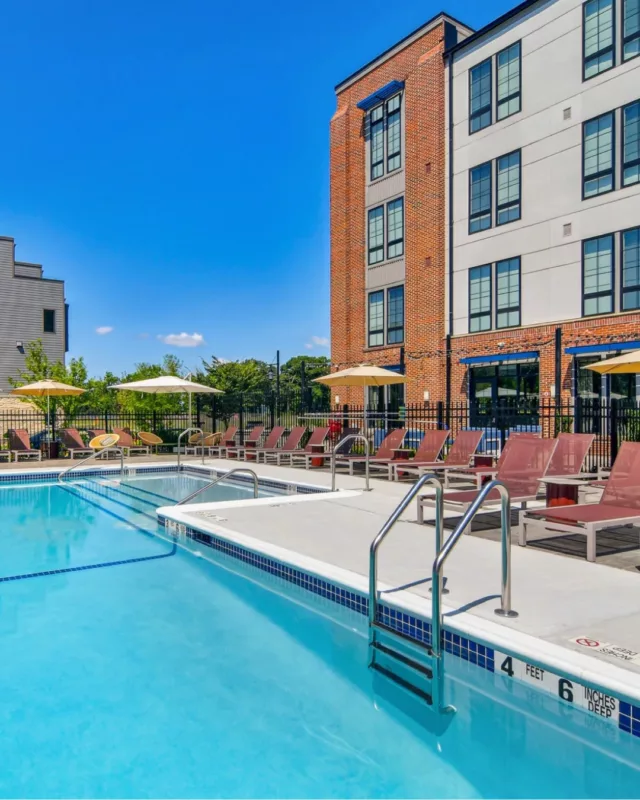 Sunlit days are best enjoyed by the water. Emerson's pool and sun deck provide a tranquil escape right at home. ☀️ 

#EmersonApartments #SleepyHollow #SleepyHollowNY #SleepyHollowApartments #SleepyHollowLiving #SleepyHollowHomes #SleepyHollowRealEstate #EdgeOnHudson #TollBrothers